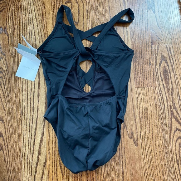 Lace Front Black One Piece La Blanca Low Cut - Picture 3 of 10